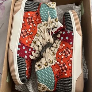 Steve Madden sneaker shoe